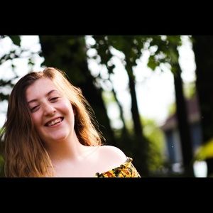 Meet your Posher, Alexis